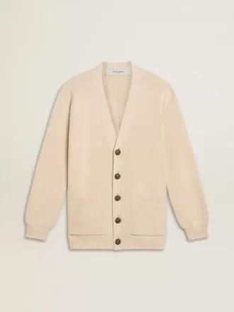 Beige cardigan til kvinder med ‘Golden’-bogstaver på ryggen