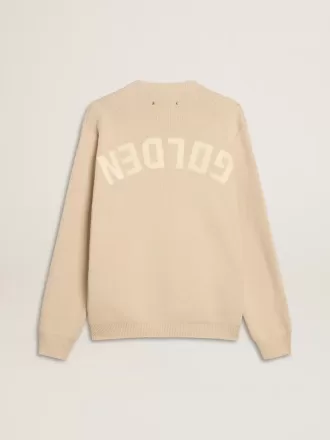 Beige herre-sweater med rund hals og ‘Golden’-bogstaver på ryggen