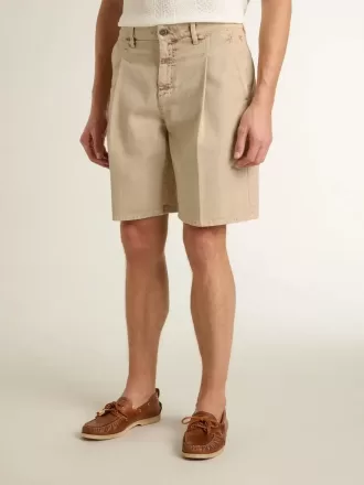 Bermudashorts til mænd i beige denim med et slidt look