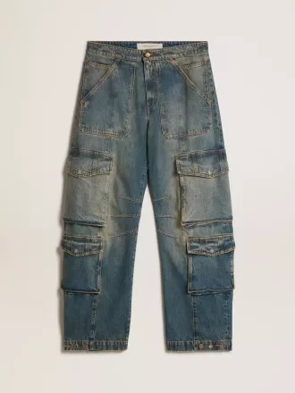Blå jeans med distressed finish