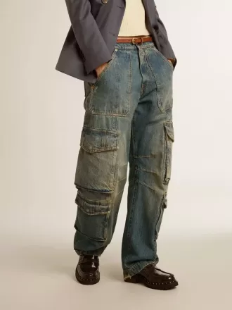 Blå jeans med distressed finish