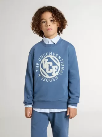 Blå sweatshirt til børn med hvide prægede patches