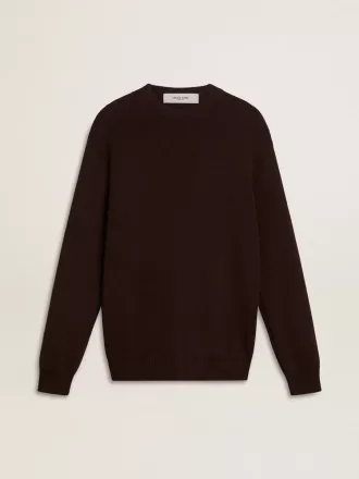 Brun herre-sweater med rund hals og ‘Golden’-skrift på ryggen
