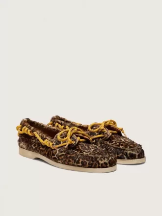 Cruise loafer til kvinder i ponyhud med leopardprint og gule vandresnørebånd