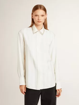 Damebluse med lodrette striber og krystalbroderi