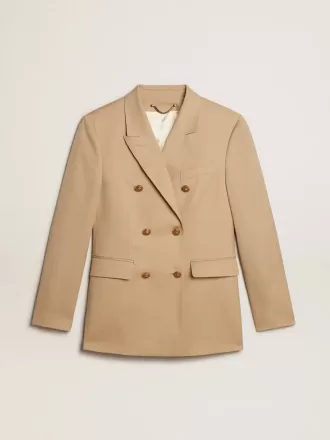 Dobbeltradet blazer til kvinder i sandfarve med guldfarvede heraldiske knapper