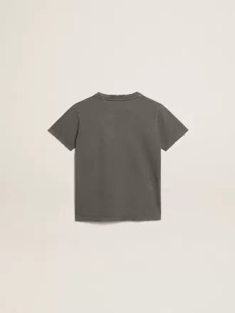 Drenget-shirt i gråt med distressed-behandling