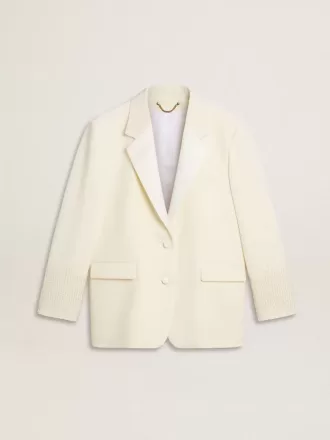 Enkeltradet oversize jakke i hvid med silkeeffekt og broderi