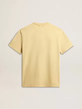 Herre-T-shirt i bomuld i lysegul med falmede bogstaver