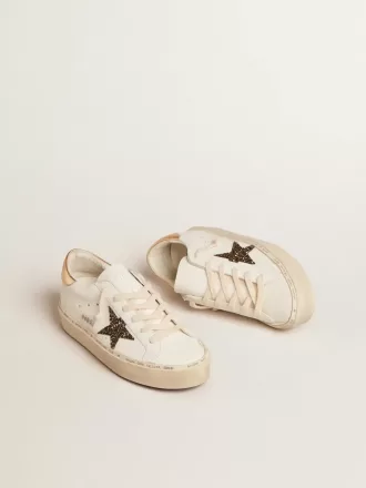 Hi Star LTD med sort og guldglitterstjerne og guldhælkappe