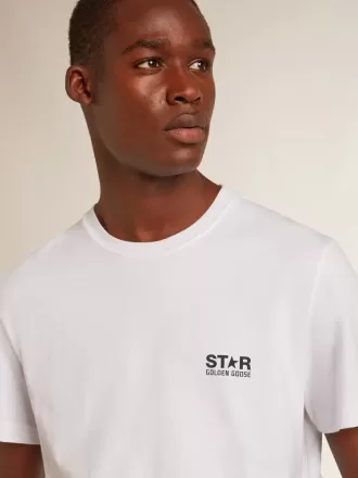 Hvid herre-T-shirt med mørkeblå stjerne på ryggen
