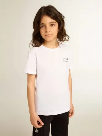 Hvid T-shirt med kontrastfarvet sølvlogo på fronten