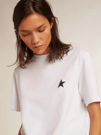 Hvid T-shirt til kvinder med mørkeblå stjerne på forsiden