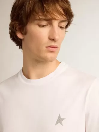 Hvid T-shirt til mænd med sølvglitterstjerne på forsiden