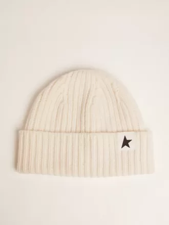 Hvid uldbeanie med sort stjerne