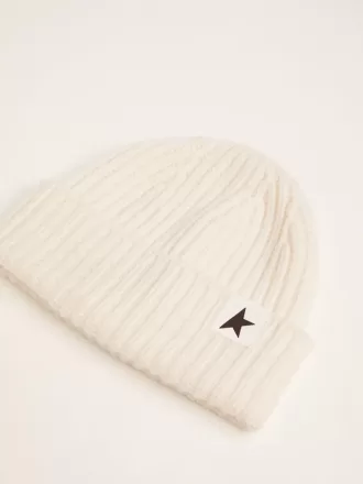 Hvid uldbeanie med sort stjerne