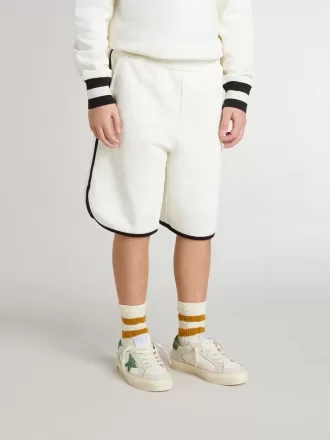 Hvide shorts til drenge med broderet logo