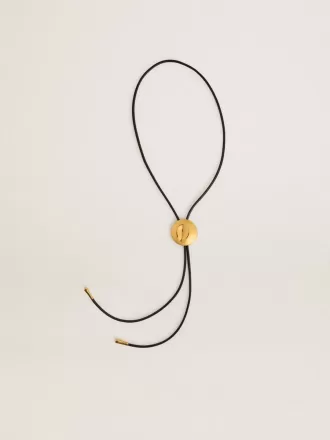 Jewelmates bolo-halskæde i sort læder med antik guldmetal-detaljer