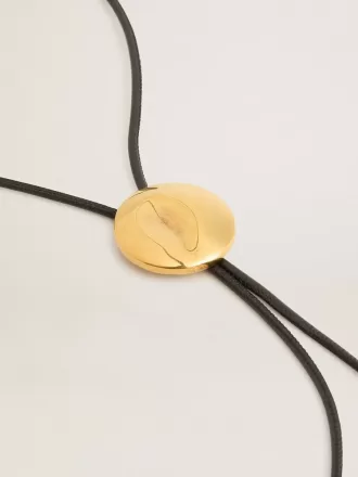 Jewelmates bolo-halskæde i sort læder med antik guldmetal-detaljer