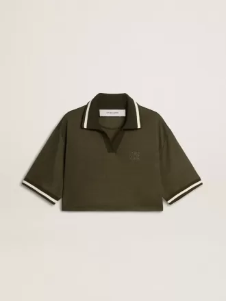 Kort polo til kvinder i militærgrøn jersey med broderi