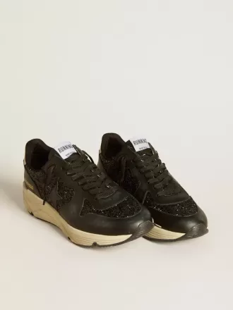 Løbesko til kvinder i sort glitter med læderstjerne og nubuck-hælkappe