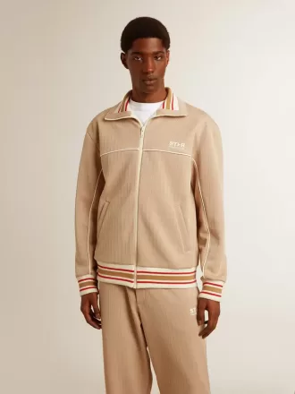Let beige sweatshirt med lynlås og hvidt logo til mænd