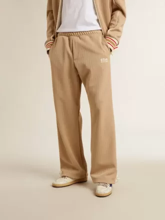 Lys beige joggingbukser til mænd med hvidt logo