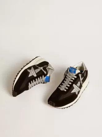 Marathon til mænd med sort ripstop nylon overdel og sølvstjerne