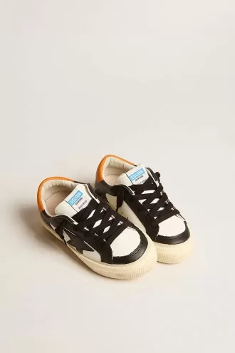 May Teen i sort og hvidt læder med sort stjerne og orange hælkappe May Teen i sort og hvidt læder med sort stjerne og orange hælkappe