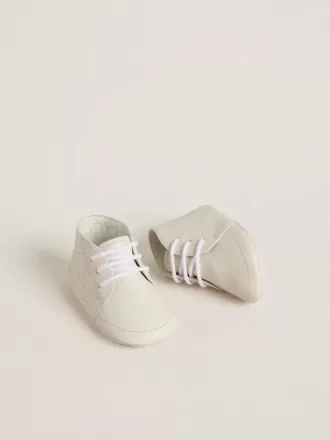 New Born sneakers i hvidt læder med perforeret stjerne