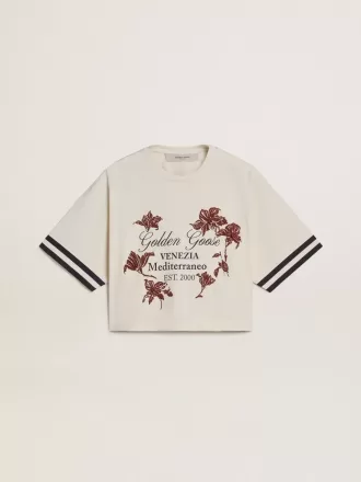 Oversized kort T-shirt til kvinder i hvid jersey med broderi og “Venezia Mediterraneo”-print Oversized kort T-shirt til kvinder i hvid jersey med broderi og “Venezia Mediterraneo”-print