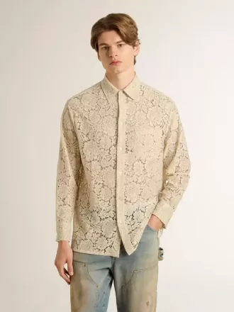 Oversized skjorte i cremefarvet gennemsigtig blonder