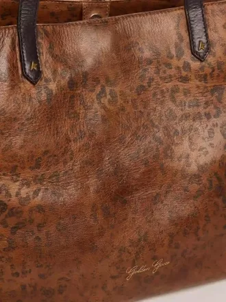 Pasadena-taske i hamret læder med leopardprint og kontrastfarvede sorte håndtag