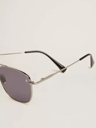 Roger aviator solbriller med sort stel og sorte glas