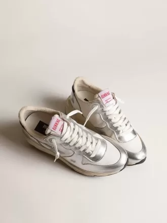 Running Sole i nylon og sølvfarvet metallisk læder med lyseblå stjerne