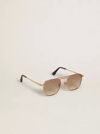 Solbriller i aviator-stil med guldstel og beige glas