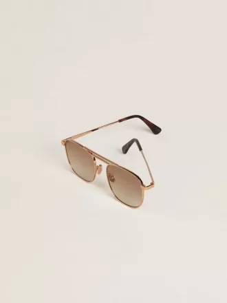 Solbriller i aviator-stil med guldstel og beige glas