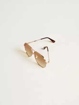 Solbriller i aviator-stil med rosaguldstel og honningfarvede glas