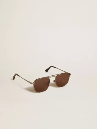 Solbriller i aviator-stil med sort stel og glas