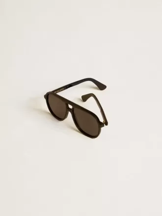 Solbriller i aviator-stil med sort stel og glas