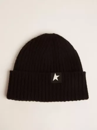 Sort uldbeanie med hvid stjerne