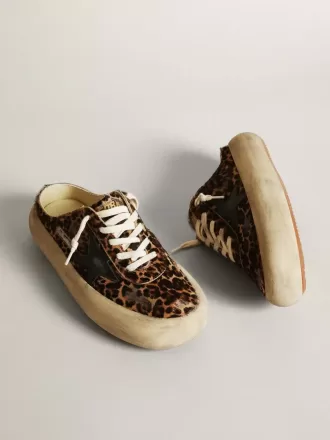 Space-Star Sabot til kvinder i leopardprintet ponyhud med sort stjerne