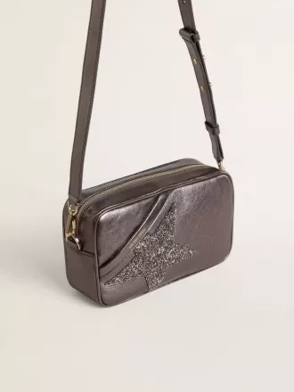 Star Bag i gråt metallisk læder med Swarovski-krystalstjerne