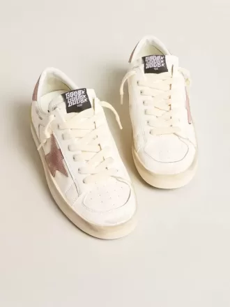Stardan sneakers med lyserød tekstureret læderstjerne og hælkappe