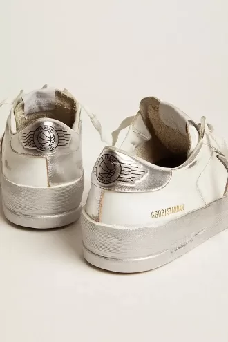 Stardan sneakers med sølvfarvet metalstjerne og hælkappe
