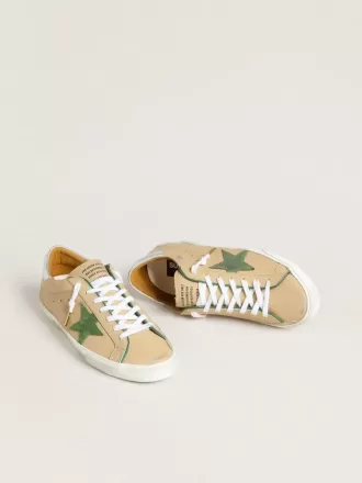 Super-Star LTD i beige læder med grøn ruskindsstjerne og sølvfolieret læderhælkappe Super-Star LTD i beige læder med grøn ruskindsstjerne og sølvfolieret læderhælkappe
