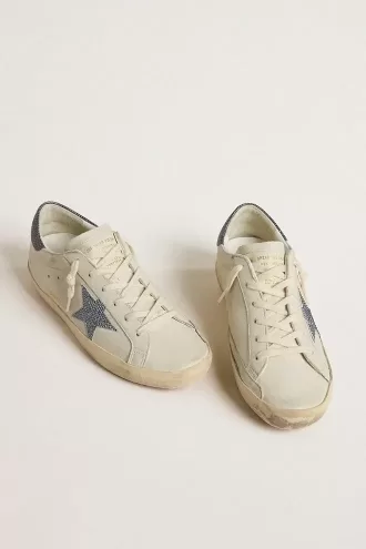 Super-Star LTD med cremefarvet læderstjerne med Swarovski-krystaller og blå læderhælkappe med øgleprint